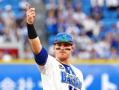 DeNAオースティン(8月) 6試合 .471(18-7) 3本 3打点 出塁率.571 OPS1.630