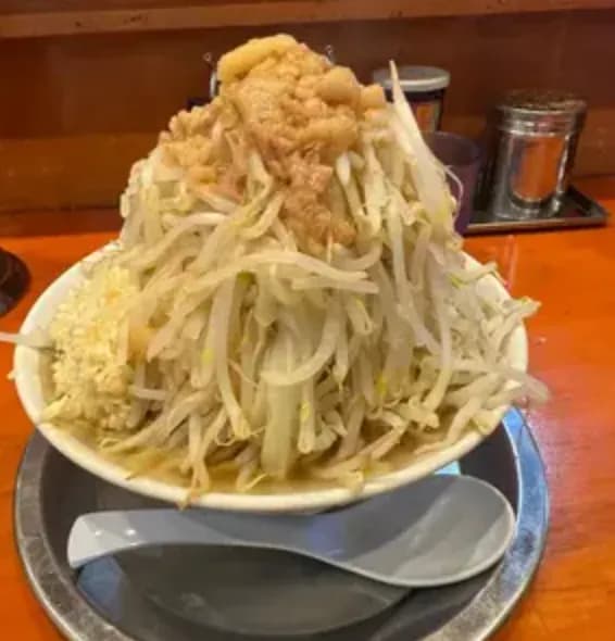 【疑問】ラーメン二郎「提供されたら20分くらいで食い終わってね」←これが炎上する理由・・・・