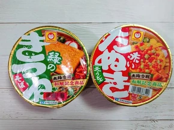 【疑問】どん兵衛を差し置いて赤いきつねと緑のたぬきを選ぶ理由ってないよなｗｗｗｗｗｗｗｗｗｗｗｗｗｗｗｗ