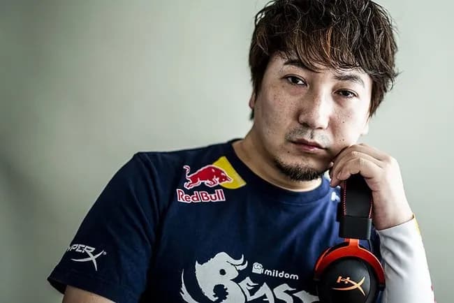 【悲報】伝説のプロゲーマー梅原大吾さん、世界大会の成績が33位で安定してしまう