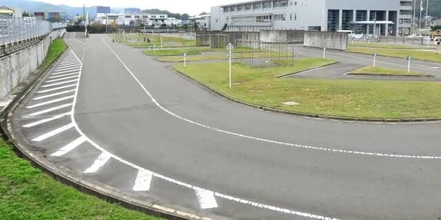 自動車免許「免許取るのに30万近くかかります」