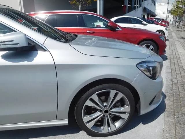 なんで車って１０万くらいで買えへんのや？