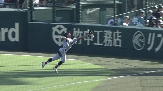 横浜高校、捕ったらサヨナラ負けの打球がギリッギリファールで助かるｗ