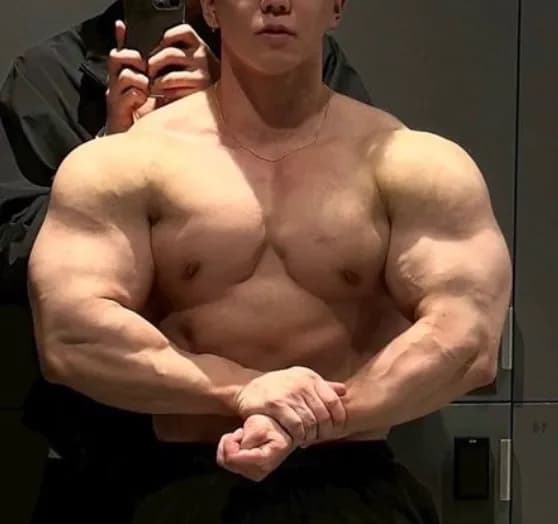 【悲報】横川尚隆、プロテインの取り過ぎで別人になってしまうｗｗｗｗｗｗｗｗ