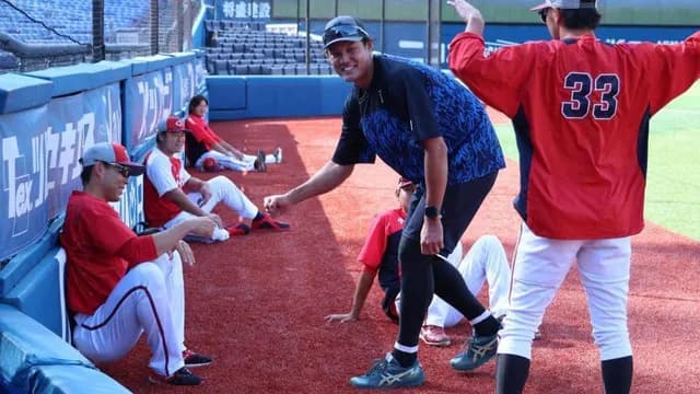 DeNA藤浪が広島カープ選手に挨拶。