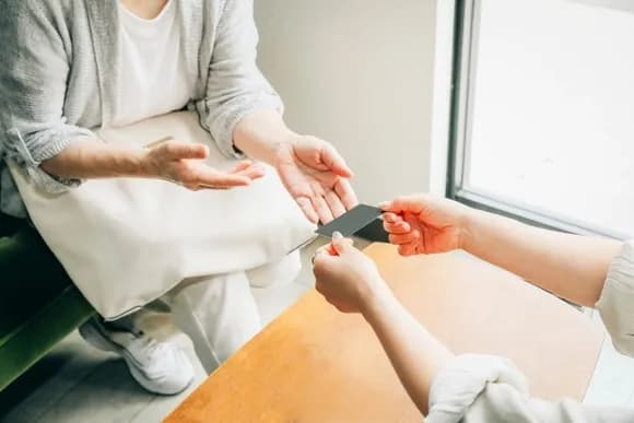 【急募】「生活保護をプリペイドカード支給」←賛成？反対？・・・・・・