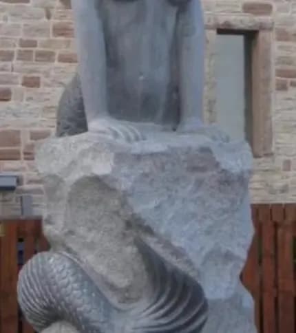 【画像】デンマークの人魚像、『胸がデカすぎる』と批判殺到して撤去されることが決まるｗｗｗｗｗｗ