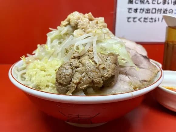 【疑問】ラーメン二郎ってなんであんな気持ち悪いのに信者ついてんの？