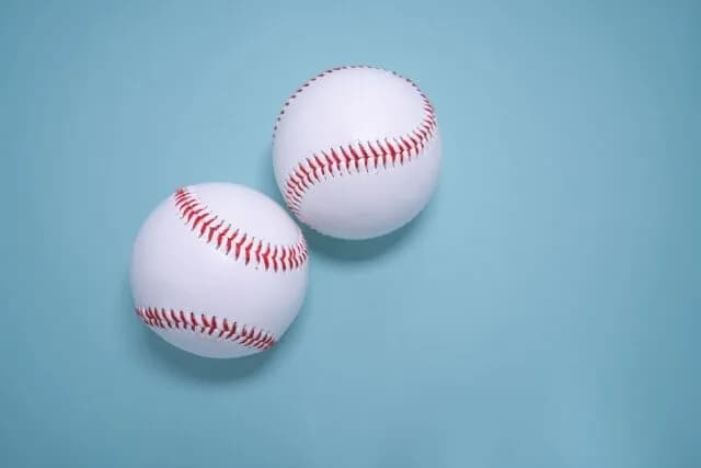 野球ってボール2つ使えた方が面白いよな