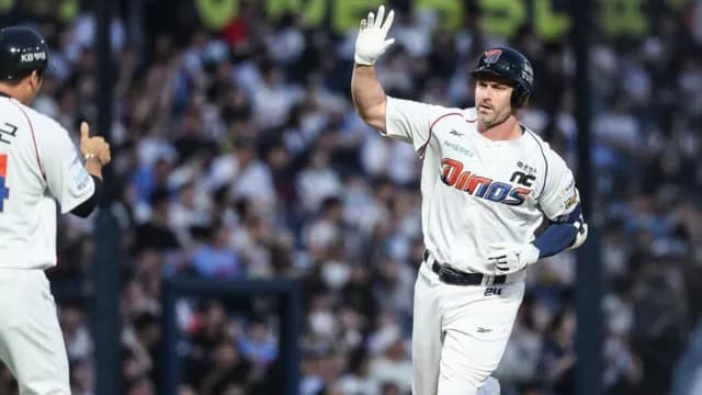 元カープデビッドソン、KBOで中継ぎ登板ｗｗｗ【史上初外国人野手登板】