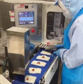 【動画】新人さん、おにぎり工場の梅干し係配属決定！鬼の12時間勤務開始へｗｗｗｗｗｗ