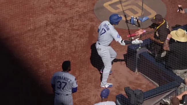 大谷翔平さん、ホームランを打って真っ先にヤジってたパドレスファンとハイタッチ