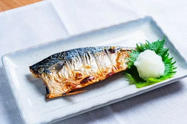 サバの塩焼き旨すぎて草生えた