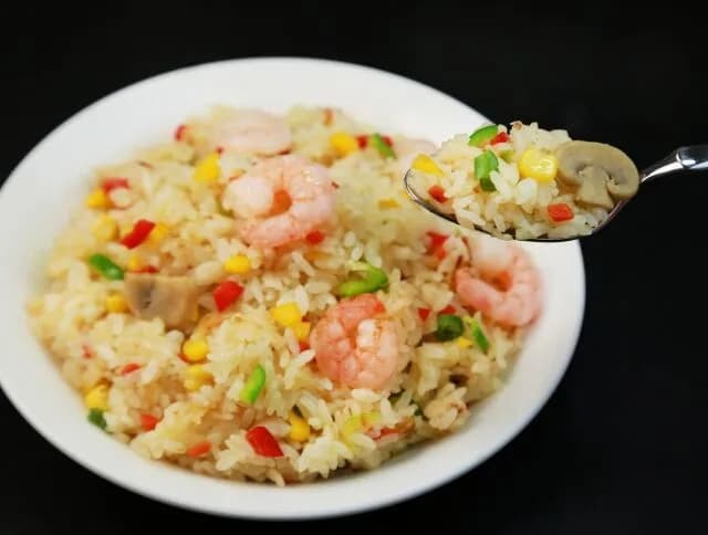 「ピラフ」「ハヤシライス」←美味いのに過小評価されすぎよな