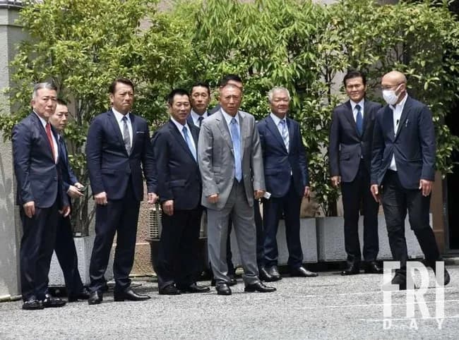 【悲報】ヤクザ組長「おう新入り、兄弟の盃や」子分「あっ僕お酒NGなんで」→ノンアル容認に