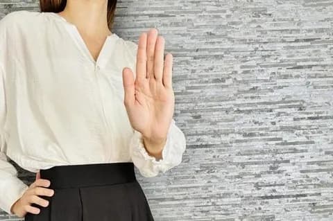 【悲報】女さん「マンションの掃除員のおじさんに挨拶したら勝手に好きになられた。もう二度と挨拶しない」