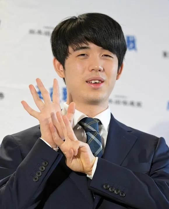 【悲報】藤井聡太「鉄火丼で！あ、あと小鉢はたくさんお願いします」