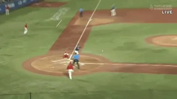 ヤクルト、一塁に牽制しただけで失点する