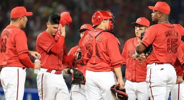 カープ坂倉反撃4号2ラン！昂也ジエンゴ2点2塁打！ファビ＆菊池マルチ！前川代打ヒット！鈴木中崎岡本0封リレーも村上に痛恨3被弾。逆転負けで6連勝ならず【広島4-5ヤクルト/試合結果】