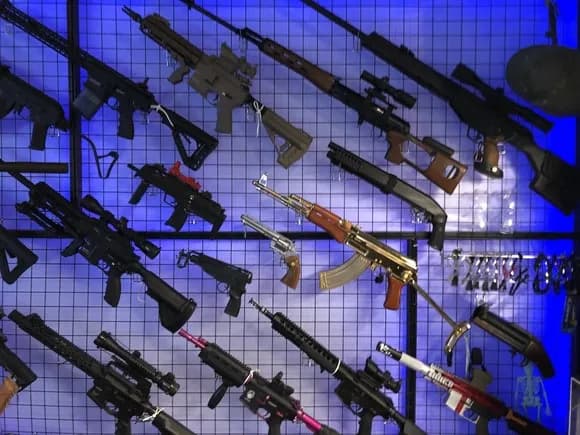 【悲報】キッズワイ、18歳にならないと買えないエアガンが欲しすぎて震える・・・・・