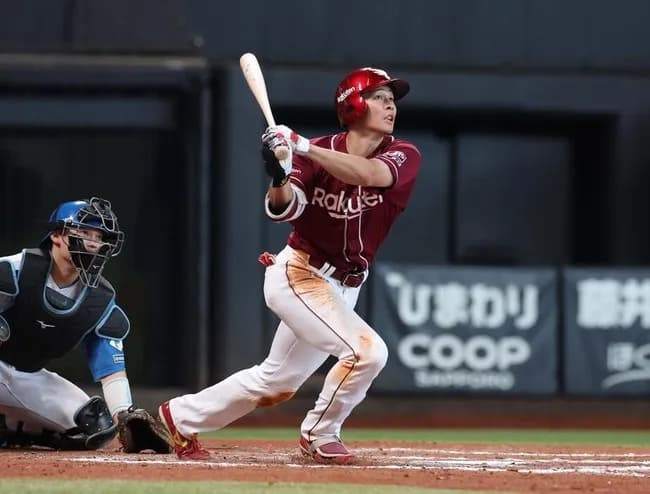 中島大輔 大卒2年目 UZR17.5(全選手中1位)