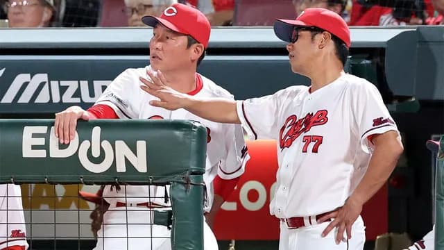 カープ新井監督「こんな野球ではCSに出られない」4つの走塁ミスに猛省促す【監督談話】