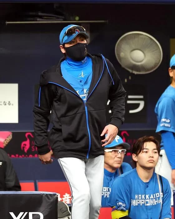 痛恨逆転負けの新庄監督が苦言「あんな走塁ミスをしてたら勝てるものも勝てない」　六回の右飛で二塁走者の清宮幸が帰塁できず併殺　「使っている俺のミス」