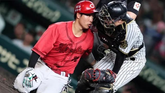 阪神才木、カープ石原への頭部死球で危険球退場。