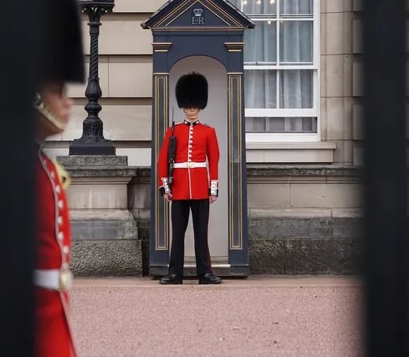 【動画】イギリス近衛兵にちょっかい出しつづけた結果ｗｗｗｗｗｗｗｗｗｗｗｗｗｗｗ