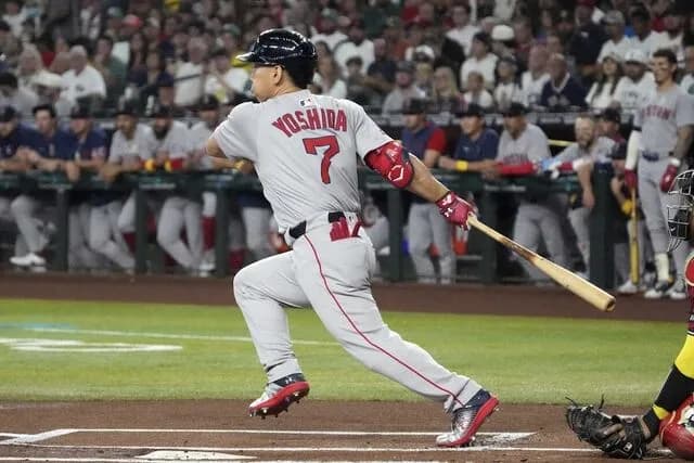 【悲報】吉田正尚4タコ、チャンスの9回に代打を出される