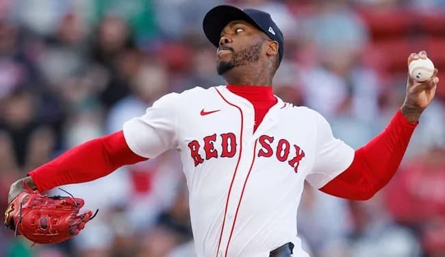 アロルディス・チャップマン(37) 60登板　防御率0.98 奪三振率13.25 WHIP0.64 17試合連続被安打0