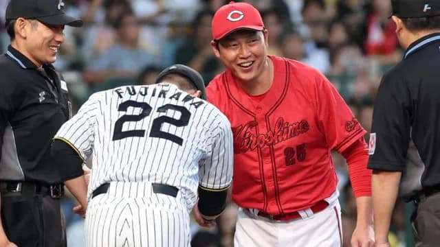 カープ新井監督が阪神藤川監督に「先におめでとう」試合前のメンバー表交換時に祝福