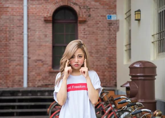 【悲報】立ちんぼ女性「ホストが結婚の約束してくれてる、絶対に結婚します。」