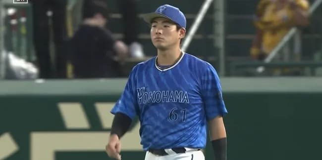 【悲報】DeNA蝦名、ボールを見失う