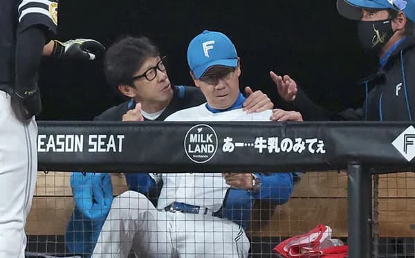 日本ハム・八木裕コーチ入院、脳内に一部出血と腫れ　前日に折れたバットが側頭部直撃し精密検査