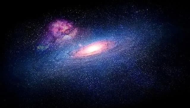 宇宙が膨張するから光でも届かないってことになってるけど、その理論おかしいだろ