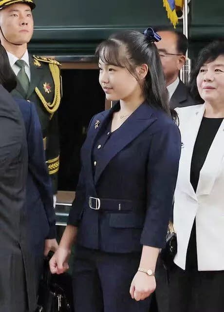 【画像】金正恩の娘(13歳・165cm)、既に王の貫禄かｗｗｗｗｗｗｗｗｗｗｗｗｗｗ