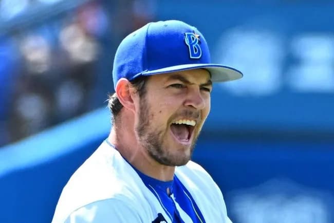 【DeNA】バウアーが激怒！「横浜ベイクォーターで釣りをしていたバカへ」歩いていたパートナーの足にルアーがグサリ