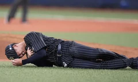 曽谷龍平軽傷にホッ「胸部打撲」の診断　15日にも練習再開