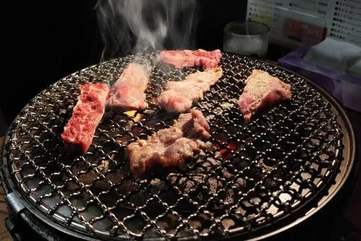 【悲報】お前ら「『一人焼肉』『一人映画』余裕すぎw」←これｗｗｗｗｗｗｗｗｗｗｗｗｗｗｗｗ