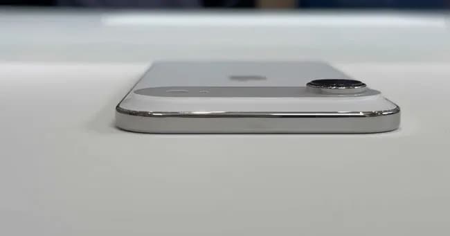 【朗報】iPhone17air、想像より薄いｗｗｗｗｗｗｗｗｗｗｗ