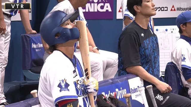 DeNA2位浮上へ度会が2試合連続ホームラン！ バットに感謝のキッス