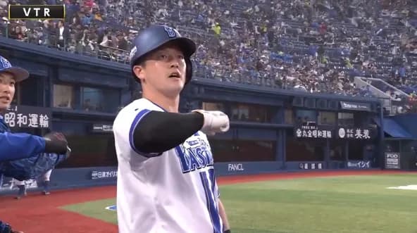 リハビリ中のDeNA牧と宮﨑、CS間に合う！　左手親指の術後初対応の牧「今は問題なく動けています」