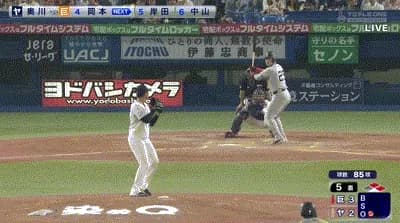 【ヤクルト対巨人23回戦】ヤクルト・奥川が危険球で退場　巨人・岡本のヘルメットに直撃…神宮騒然