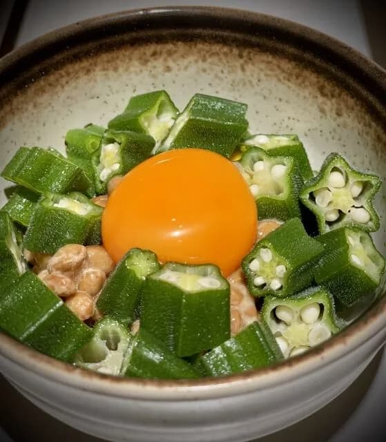 お前ら騙されたと思って納豆にオクラと生卵混ぜて食ってみ？