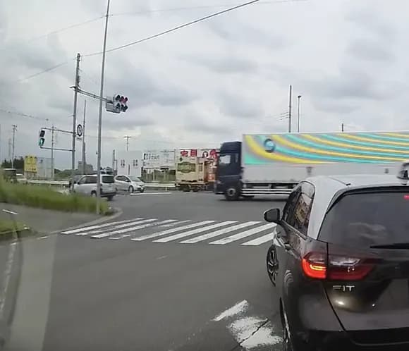 【動画】ドラレコ見直しても何故道路逆走してしまったのか分からない・・・・・・・・