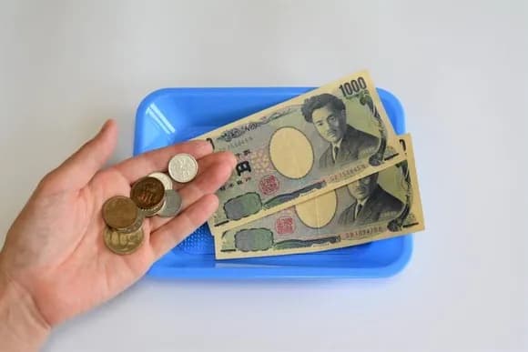 【草】いまだに現金払いしてる奴ｗｗｗｗｗｗ