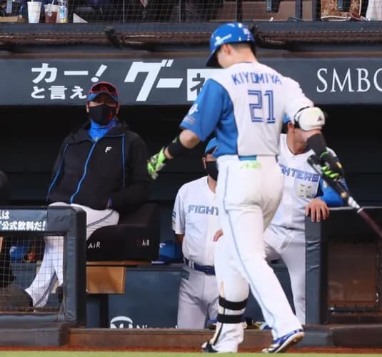 日本ハムが痛恨完封負け　プロ初中４日で７回２失点の伊藤を見殺し　七回まさかの３者連続三振にベンチで呆然