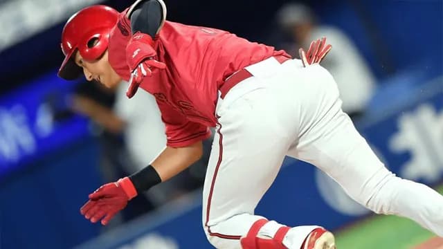 カープ新井監督「(ドラ1佐々木泰は)成長していると感じる」プロ初4番抜擢で覚醒を後押し【監督談話】