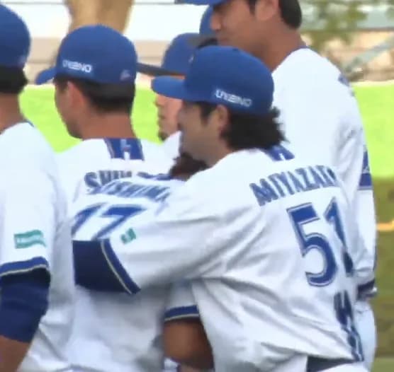 DeNA戦力外の三嶋が2軍本拠地最終登板で最終回を3者凡退　登板後は宮崎と抱擁